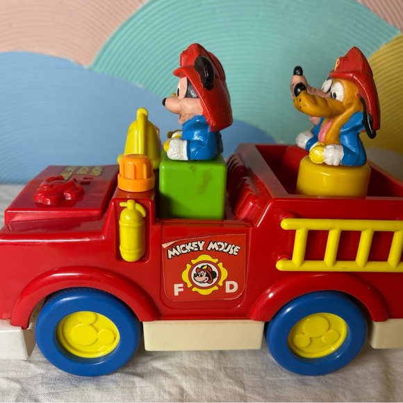 Disney Mickey Mouse Fire Truck  Toy & Friends Shape Sorter Vintage 1989 Mattel - Picture 8 of 9